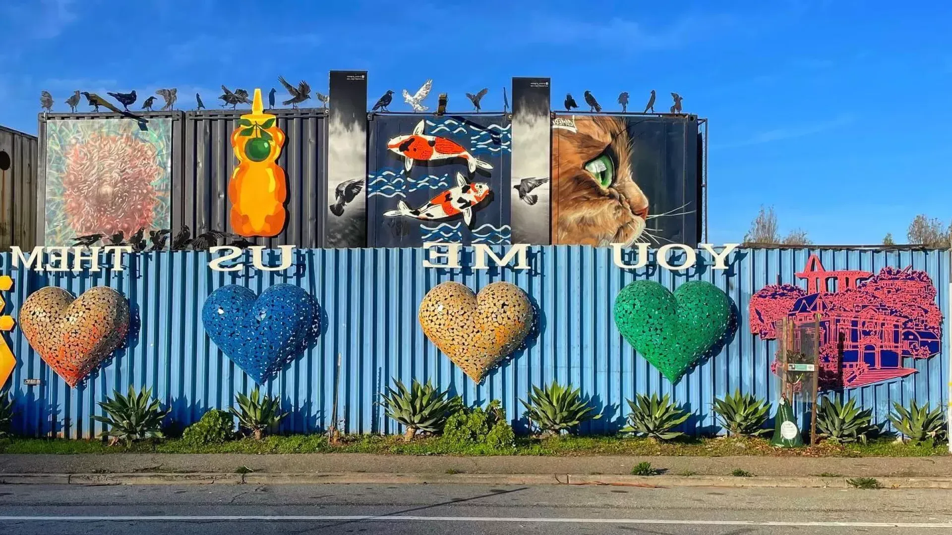 Artworks and murals in San Francisco's 海景区的 neighborhood.